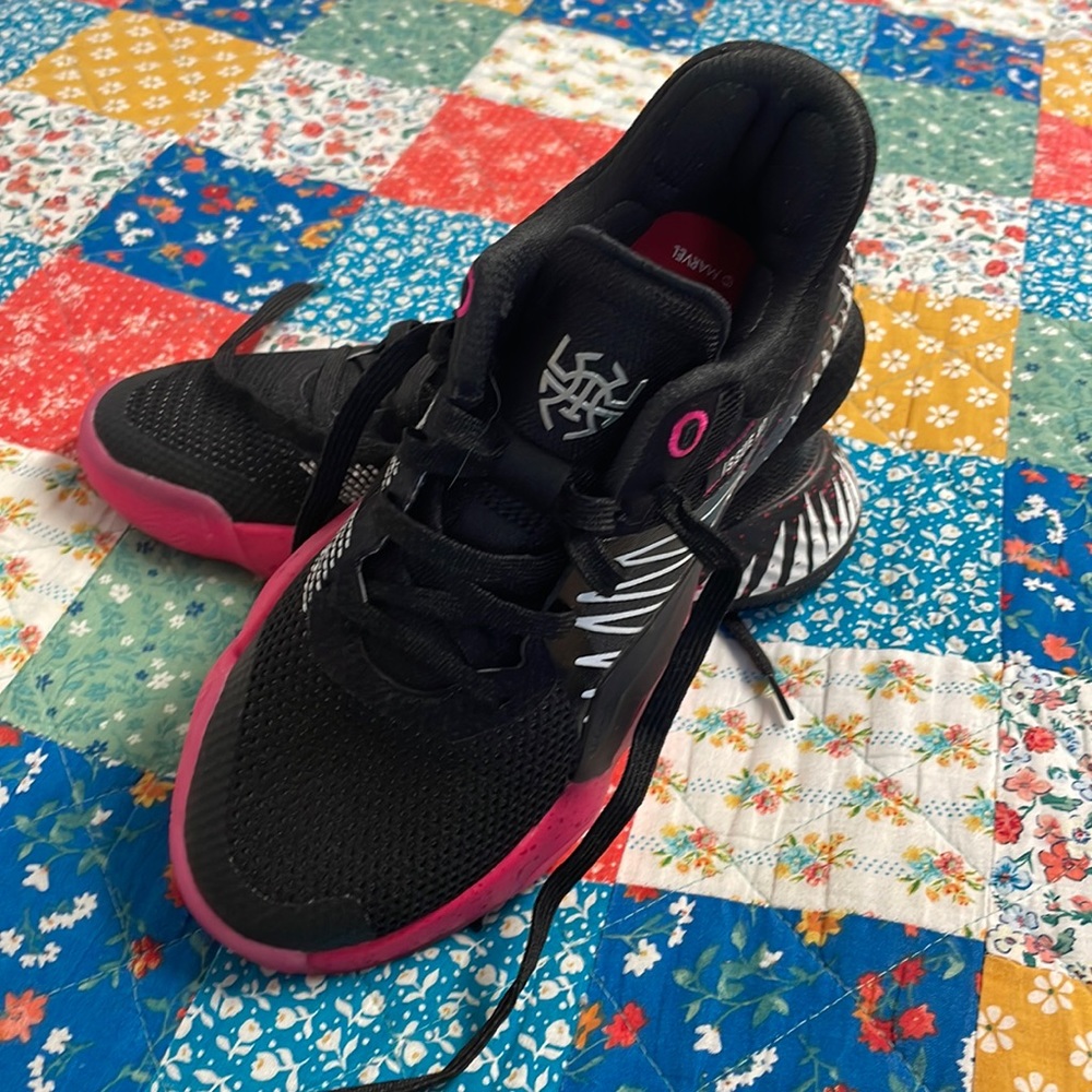 Adidas Basketball Shoes/ Black & Pink/ kids sz 4/ Donovan “the spider” Mitchell